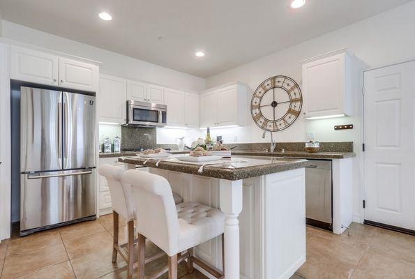 Beautiful, light filled 3 Bed + 2.5 Bath end-unit home for sale | 73 Orange Blossom Circle, Ladera Ranch