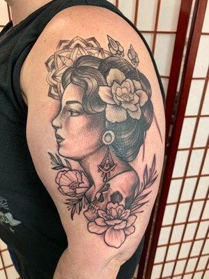 Amazing tattoo ! Black and gray neo traditional..