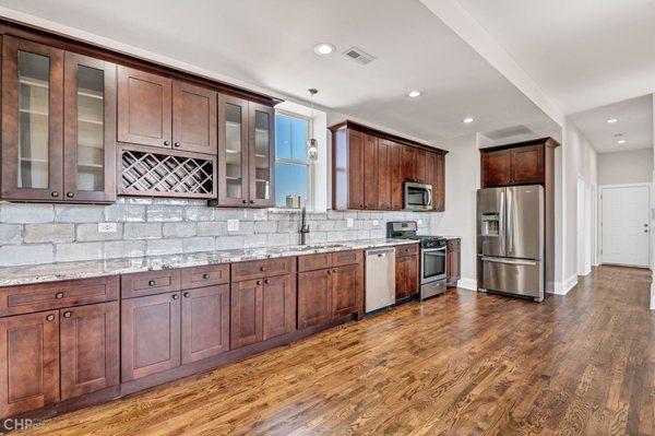 Fully remodeled apartment in Lincoln park