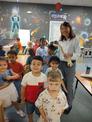 Dr. Jennifer Brandon DC  joined a preschool class to explain the importance of good spinal alignment.