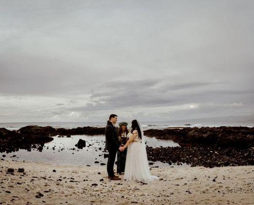 Hawaiian Style Beach Weddings