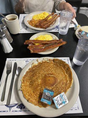 Scrambled eggs and pancakes