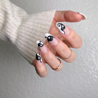 Yin-Yang nail art created by Annie