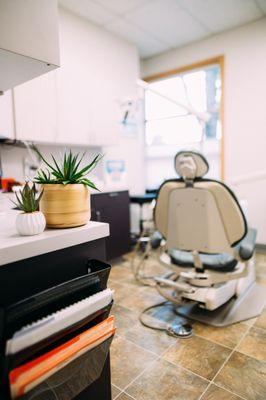 Dental treatment chair in the examination room at Travelle Family Dentistry office in Burien, WA