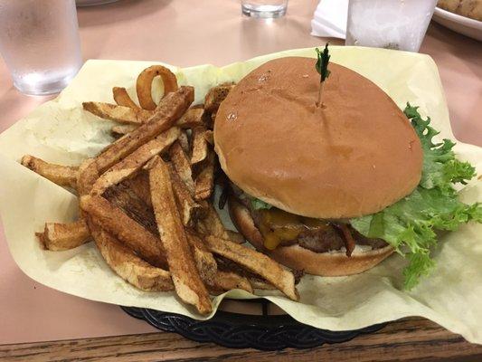 Bacon cheeseburger with fries