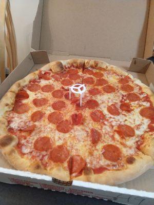 Large pepperoni pizza