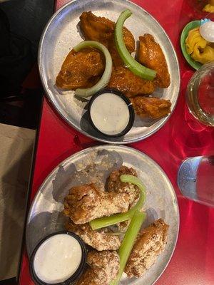 Buffalo wings and spicy mustard Traditional wings