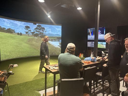 Bay 2 offers a long high-top table with the Trackman 4, 3 camera angles. It's the perfect setup for gatherings.