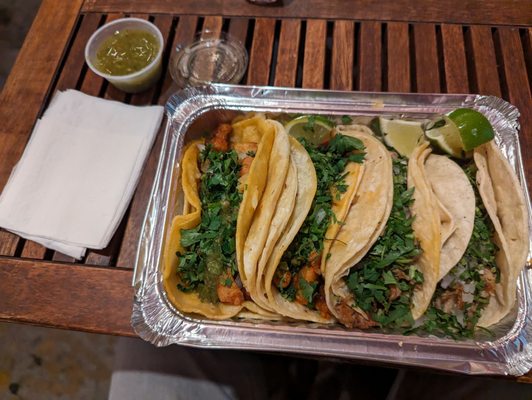 Tacos de carnitas y al pastor