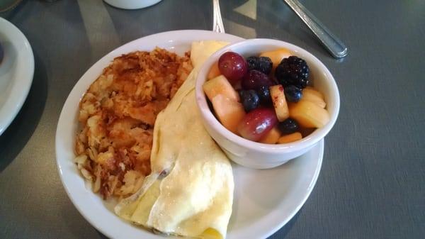 Hash browns , fruit cup and a veggie omlete.... Yum!!!!