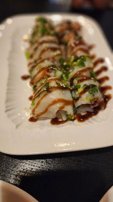 Crispy rice seafood roll