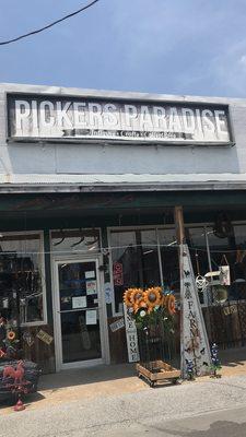 Pickers Paradise Antiques & Gifts