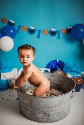 Cake smash and milk bath photograpy