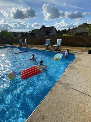 Family pool time !!