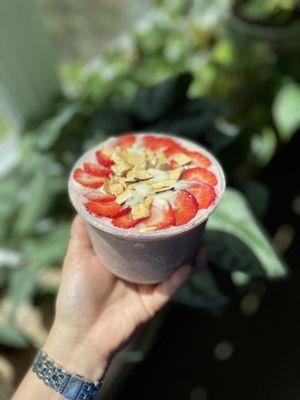 Strawberry Shortcake Bowl IG: Cereus_eats