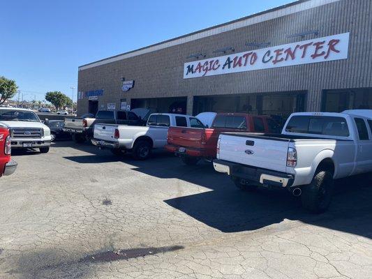 Ford of Santa Clarita service center