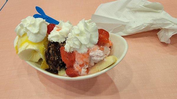 BANANA SPLIT!  OUTSTANDING!