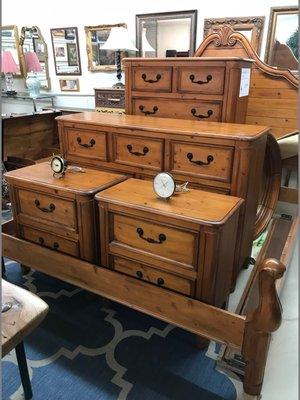 King Bedroom Set - Rustic Alder