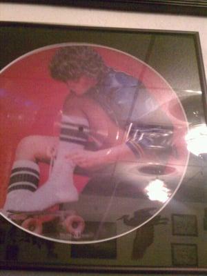 First impressions are everything. This picture disk is one of many that make up the decour here.