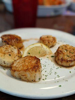 Blackened add on of sea scallops. Amazing. Fresh and flavorful.