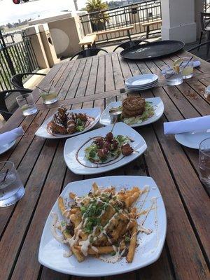 Great spot! Great food! Great beer flight! AWESOME view of the Mississippi! Along with great company!