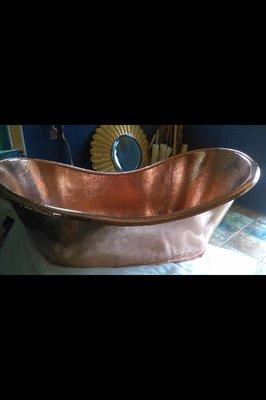 Free standing copper bath tub