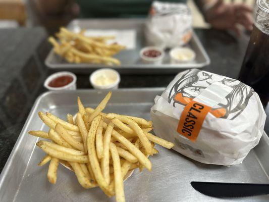 Cuarto Hamburger & French Fries