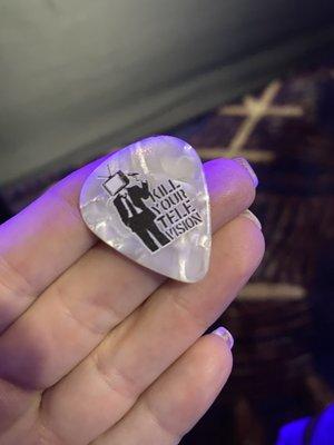 Keri Kelli, guitarist for Night Ranger, gave me his guitar pick. I impressed my date lol