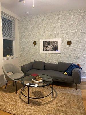 Living room doesn't match advertised photos-- and it's a different layout and size