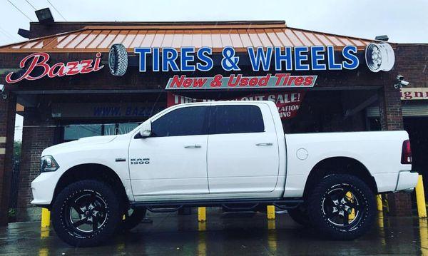 2017 Dodge Ram 1500 | 6" Rough Country Suspension Lift Kit | 24x12 Fuel Offroad Forged FF03 Wheels | 37x13.50R24 Fuel Gripper M/T Tires