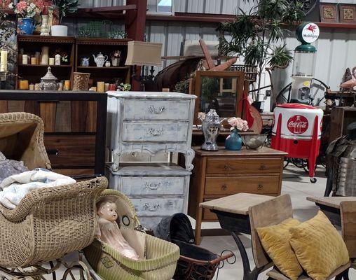 Vick's Picks Furniture & Collectables Warehouse