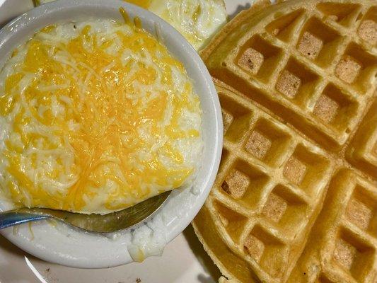 Cheese grits & waffle