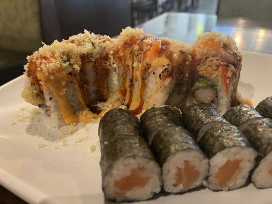 8 Pieces Play Girl Roll *Salmon Roll