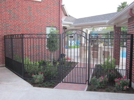 Scroll Breezeway fence