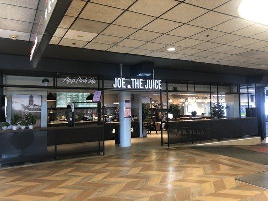 Storefront in Concourse B