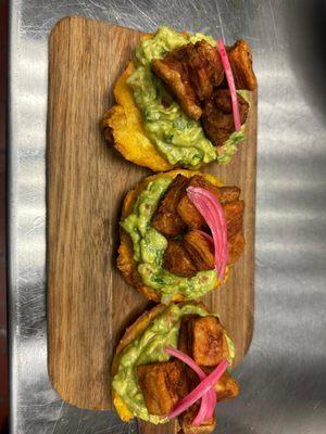 Fried pork served on fried plantain