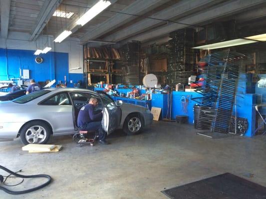 Great shop with lots of mechanics to attend you. In and out in 1hr. Fix both windows during lunch break