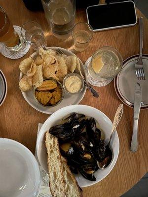 Mussels and smoked tuna in tin with chips.