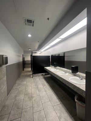 Restroom/Bathroom