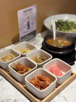 Side dishes and soft tofu soup