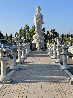 Pathway to Lady Buddha.