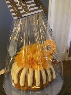 Look at this beautiful Lemon Bundt Cake! It was so happy and cute and lovely to receive.