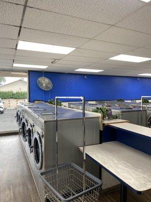 23 new washers to serve you better.
We have the store Air Conditioning to keep you cool.