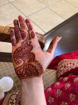 Every time i do henna i feel more confident.. here is some recent design for you guys . I hope you like all the designs