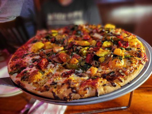 Hand toss vegetarian pizza