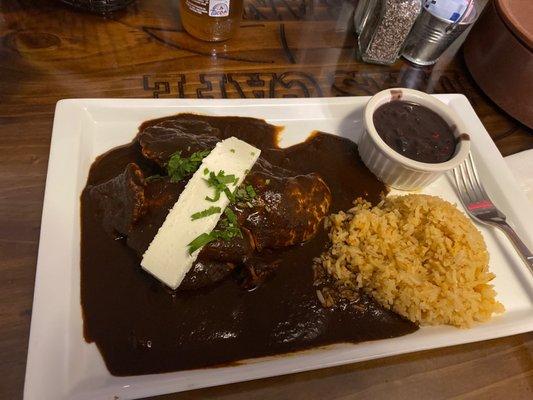 This is the best mole that I have eat in years , this auténtica Mexican food and the service was great, I love this place