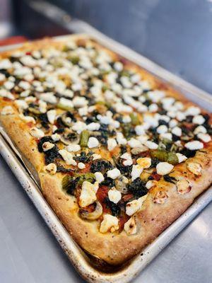 Spinach, mushrooms, green pepper, goat cheese, and whole grain dough. Homemade pizza, ingredients bought in Whole Foods