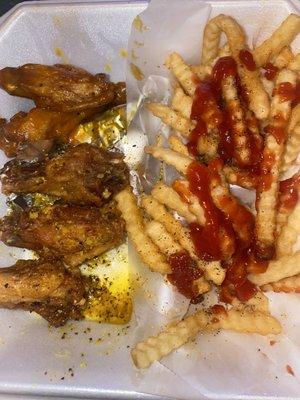 10 Wings Combo Lemon Pepper and Gold Rush with fries