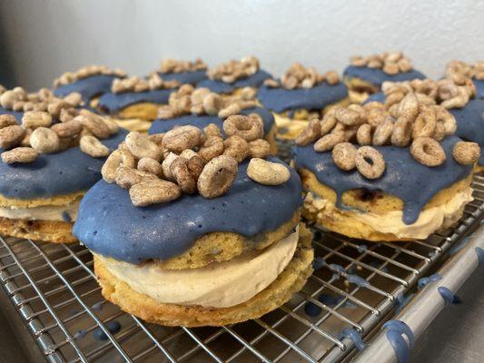 Blueberry cereal sandwich - keto-friendly, sugar-free, gluten-free, grain-free