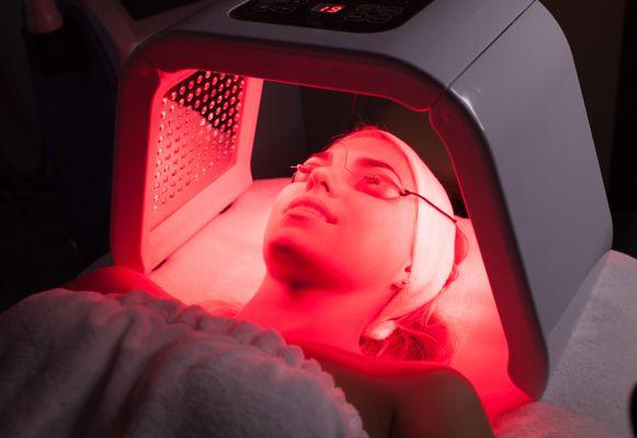 Led light treatment facial